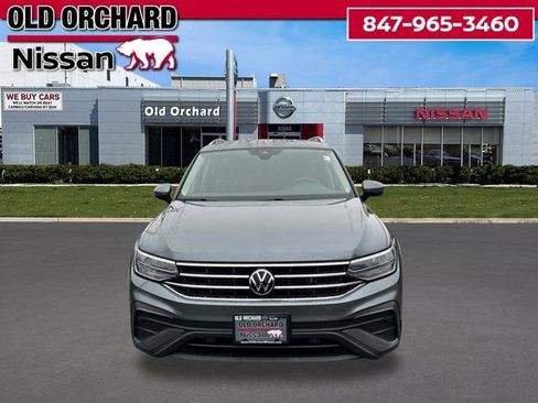 Used 2023 Volkswagen Tiguan SE AWD/4WD image 2