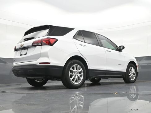 Used 2023 Chevrolet Equinox LS FWD image 28