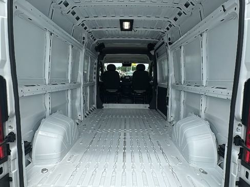 Used 2026 RAM ProMaster 2500 w/ Convenience Group FWD image 34