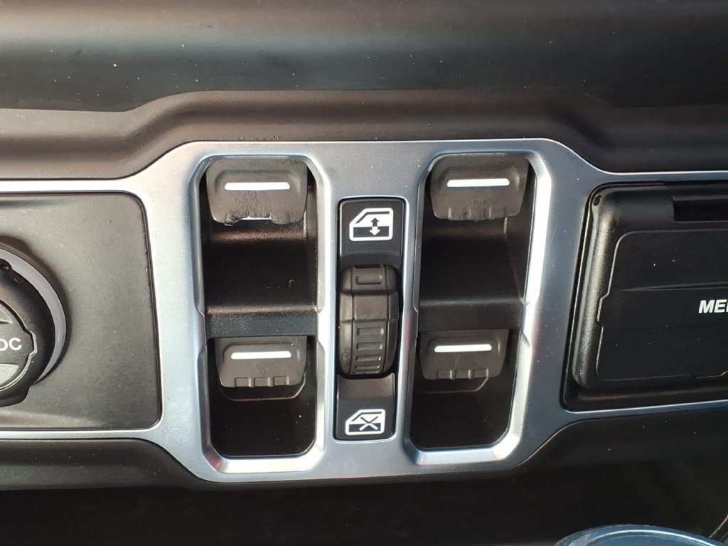 Used 2019 Jeep Wrangler Unlimited Sahara w/ Cold Weather Group AWD/4WD image 24