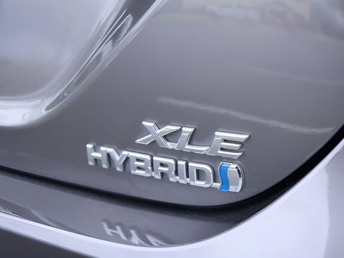 Certified 2020 Toyota Camry XLE image 9