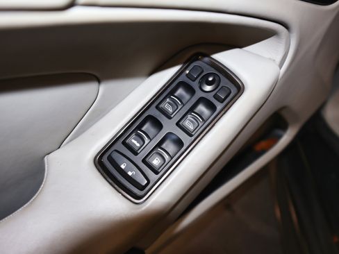 Used 2014 Aston Martin Vanquish Volante image 26