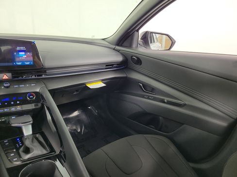 New 2025 Hyundai Elantra SEL w/ Cargo Package image 7
