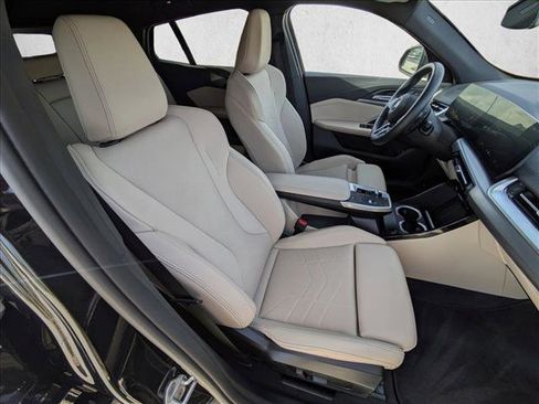 Used 2025 BMW X2 xDrive28i image 24