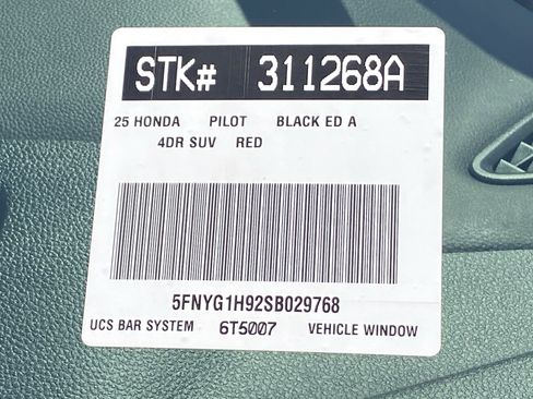 Used 2025 Honda Pilot Black Edition image 31