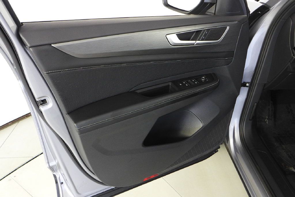 Used 2024 Volkswagen Atlas Cross Sport SE FWD image 11