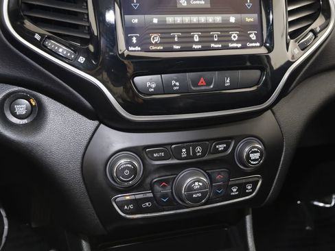 Used 2019 Jeep Cherokee Limited w/ Technology Group AWD/4WD image 29
