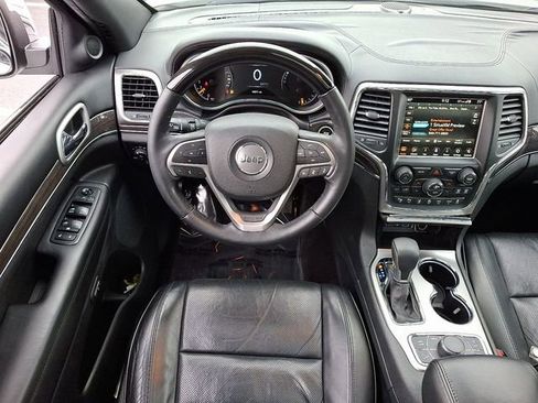 Used 2018 Jeep Grand Cherokee Overland image 12