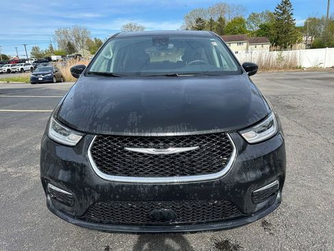 Certified 2023 Chrysler Pacifica Touring-L FWD image 10
