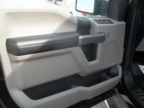 Used 2018 Ford F150 XLT image 11