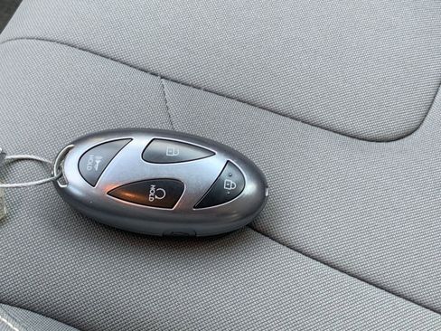 Used 2025 Hyundai Elantra SEL image 22