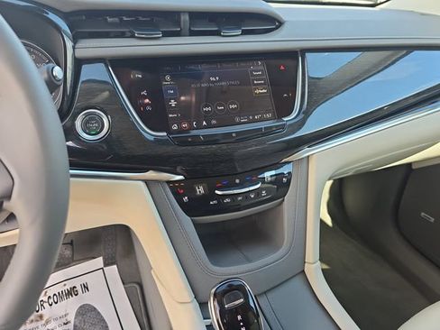 Used 2021 Cadillac XT6 Premium Luxury image 21