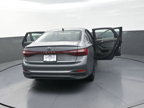 New 2026 Volkswagen Jetta SE image 34