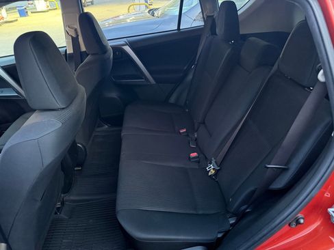 Used 2016 Toyota RAV4 LE FWD image 10