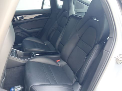 Used 2017 Porsche Panamera 4S image 32