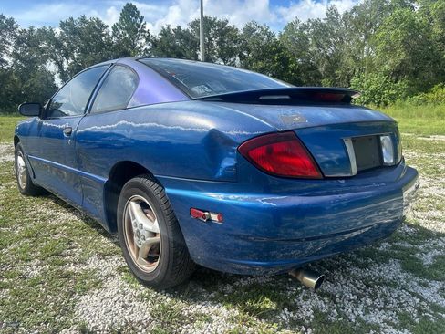 Used 2004 Pontiac Sunfire Coupe w/ 1SB Preferred Equipment Group FWD image 3