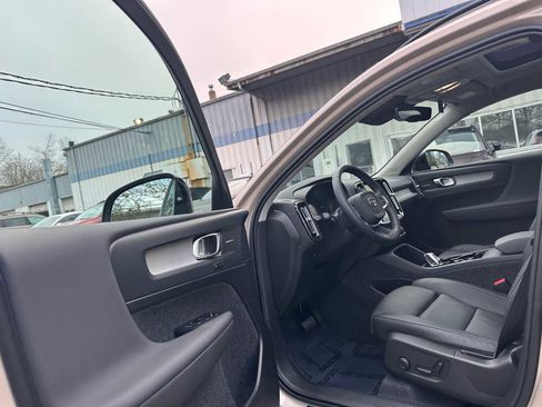 Used 2025 Volvo XC40 B5 Ultra w/ Climate Package image 20