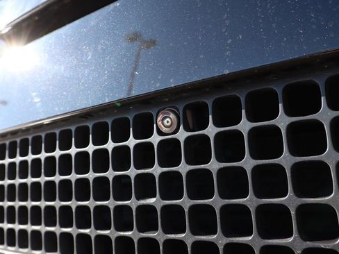 Used 2023 Land Rover Defender 90 X-Dynamic SE image 6