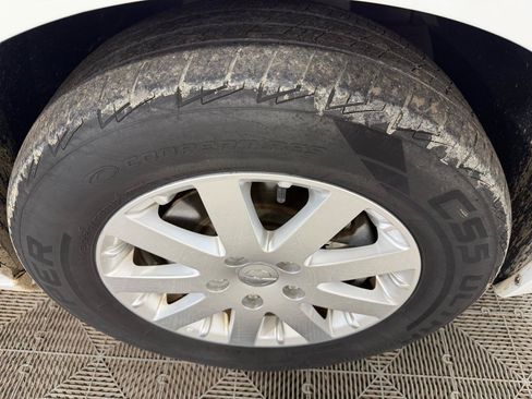 Used 2015 Chrysler Town & Country Touring FWD image 11