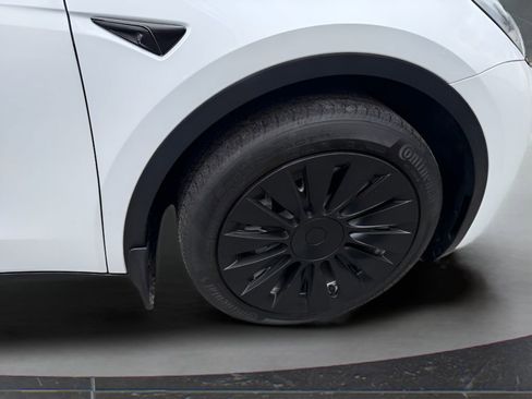 Used 2023 Tesla Model Y Long Range AWD/4WD image 14