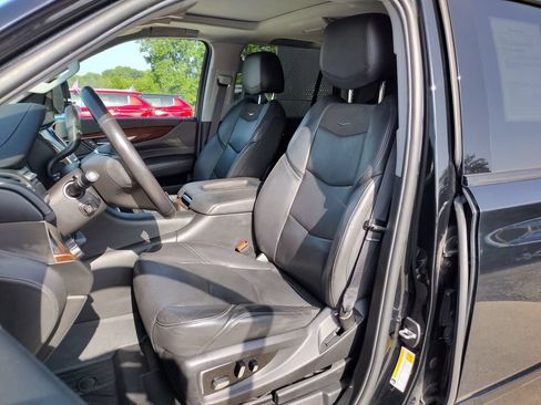 Used 2019 Cadillac Escalade Premium Luxury w/ Escalade Sport Edition AWD/4WD image 12