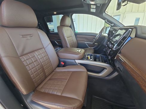 Used 2021 Nissan Titan Platinum Reserve w/ Moonroof Package image 28