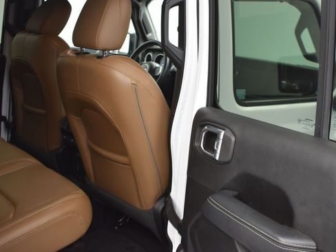Used 2021 Jeep Wrangler Unlimited Sahara image 16