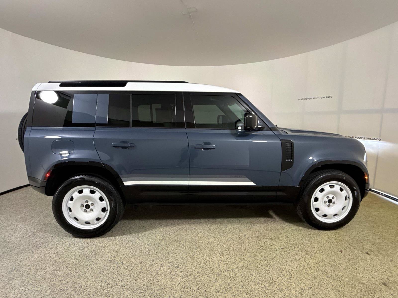 New 2026 Land Rover Defender 110 X-Dynamic SE AWD/4WD image 6