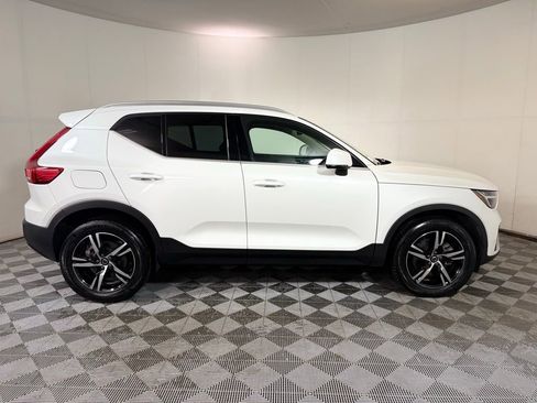 Used 2025 Volvo XC40 B5 Core w/ Protection Package Premier image 8