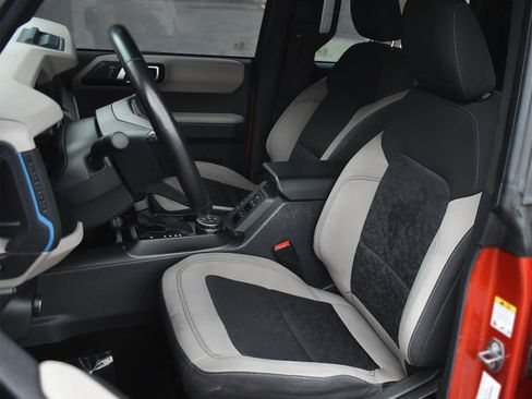 Used 2023 Ford Bronco Wildtrak image 13