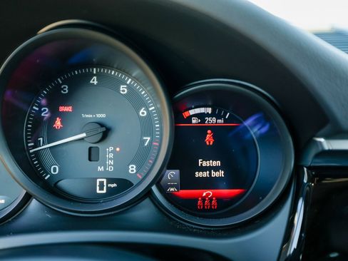 Certified 2025 Porsche Macan image 15