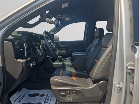 Used 2022 GMC Sierra 1500 AT4 w/ AT4 Premium Package AWD/4WD image 9