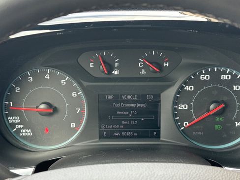 Used 2023 Chevrolet Traverse LT image 25