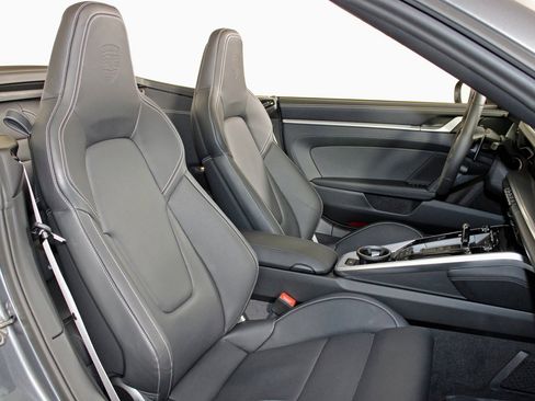 Used 2025 Porsche 911 Carrera image 39