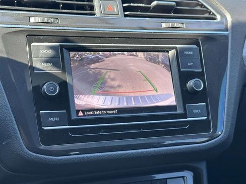 Used 2022 Volkswagen Tiguan S image 19