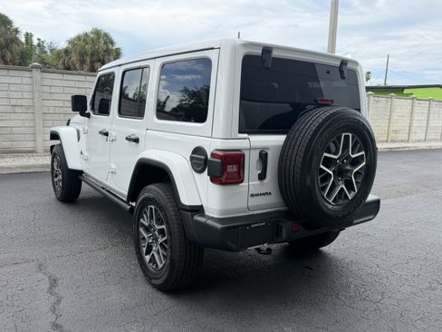 Used 2025 Jeep Wrangler Unlimited Sahara w/ Safety Group AWD/4WD image 3