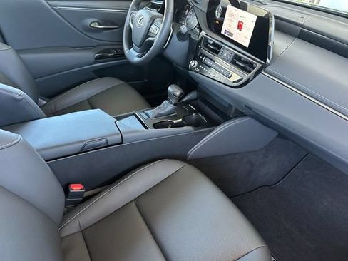 Used 2024 Lexus ES 350 w/ Accessory Package (Z2) FWD image 18