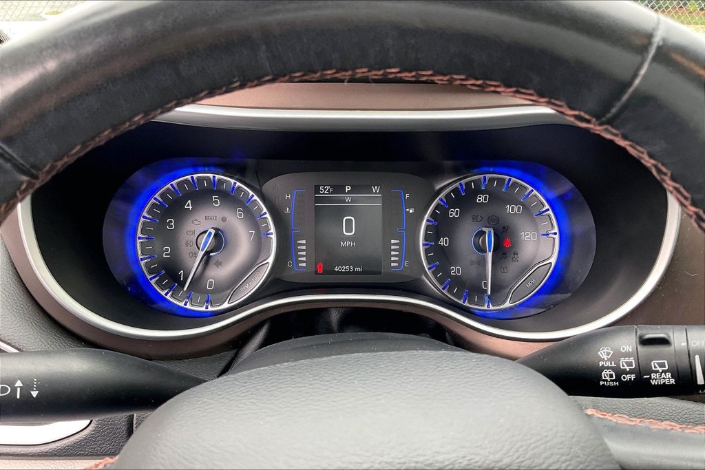 Used 2019 Chrysler Pacifica Touring Plus w/ Cold Weather Group FWD image 19