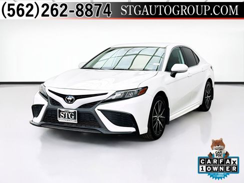 Used 2024 Toyota Camry SE image 1