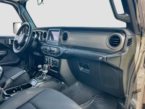 Used 2021 Jeep Gladiator Sport AWD/4WD image 26