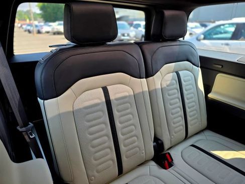 Used 2025 Rivian R1S Premium AWD/4WD image 51