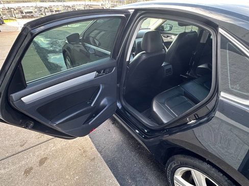 Used 2013 Volkswagen Passat TDI SE FWD image 13