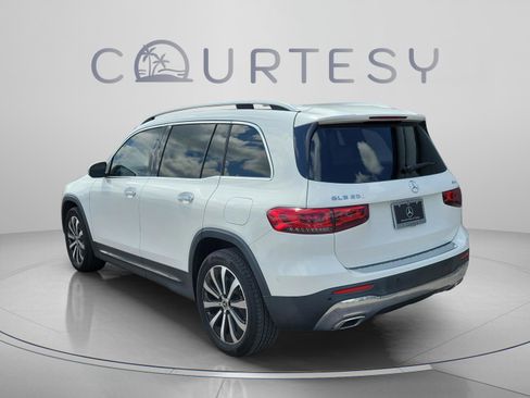 Used 2022 Mercedes-Benz GLB 250 4MATIC image 2
