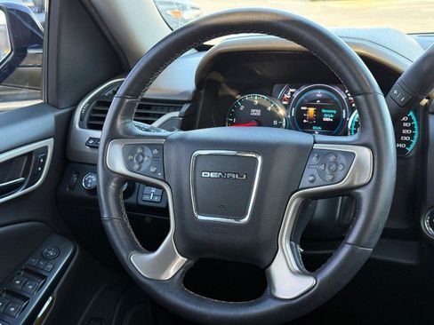 Used 2017 GMC Yukon Denali w/ Open Road Package AWD/4WD image 18
