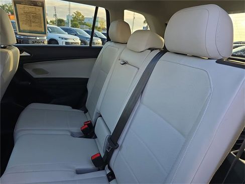 Used 2021 Volkswagen Tiguan SEL image 9