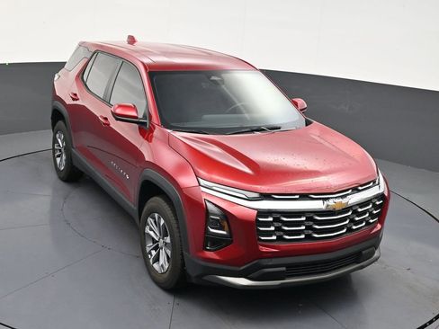Used 2025 Chevrolet Equinox LT w/ Safety and Technology Package FWD image 18