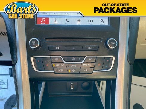 Used 2017 Ford Fusion SE w/ Fusion SE Technology Package image 31