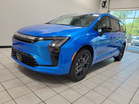 New 2027 Chrysler Pacifica Select AWD/4WD image 3