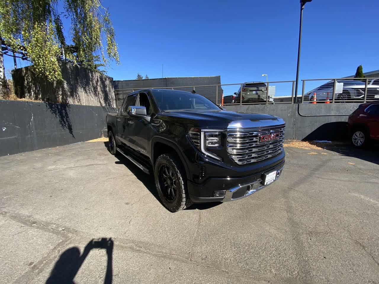 Used 2025 GMC Sierra 1500 Denali w/ Denali Carbonpro Edition AWD/4WD image 8