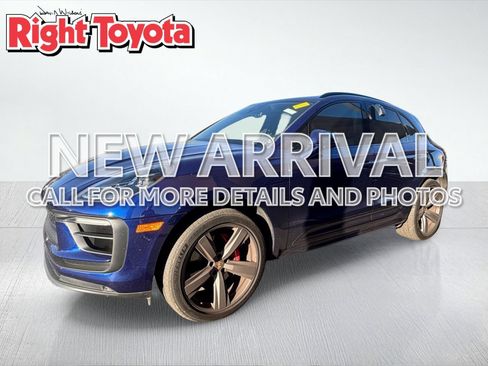 Used 2023 Porsche Macan S AWD/4WD image 1